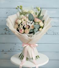 Букет цветов из:  Розы и Лизиантусы в Братске