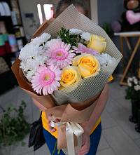 Букет цветов из:  Герберы, Розы и Хризантемы в Братске