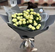 Букет Белые кустовые розы Солинеро в Братске