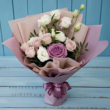 Букет цветов из:  Розы и Лизиантусы в Братске