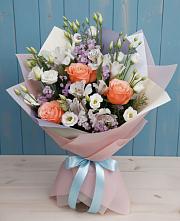 Букет цветов из:  Лизиантусы, Розы, Альстромерии и Гипсофила в Братске